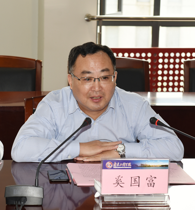 奚国富总经理在讲话中表示,近年来,南瑞集团与南京工程学院始终保持着